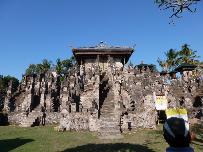 20.Tempel Beji.jpg